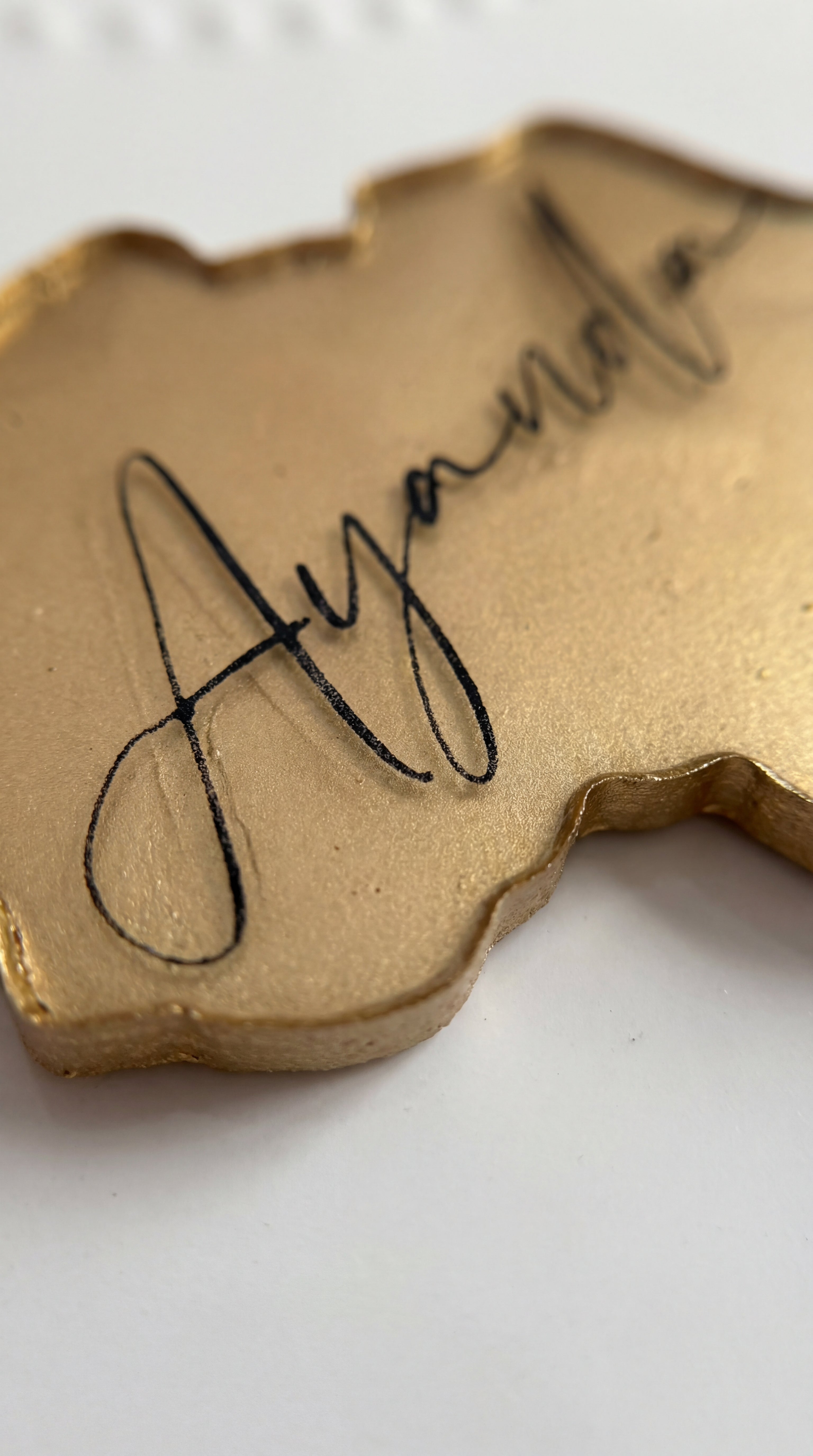 The Heirloom Silhouette Place Card - Pure Gold